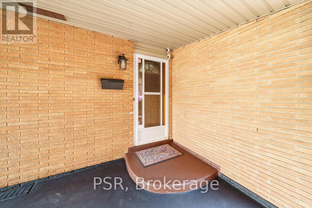 117 Sunrise Drive, Hamilton, Ontario  L8K 4C5 - Photo 32 - X12449481