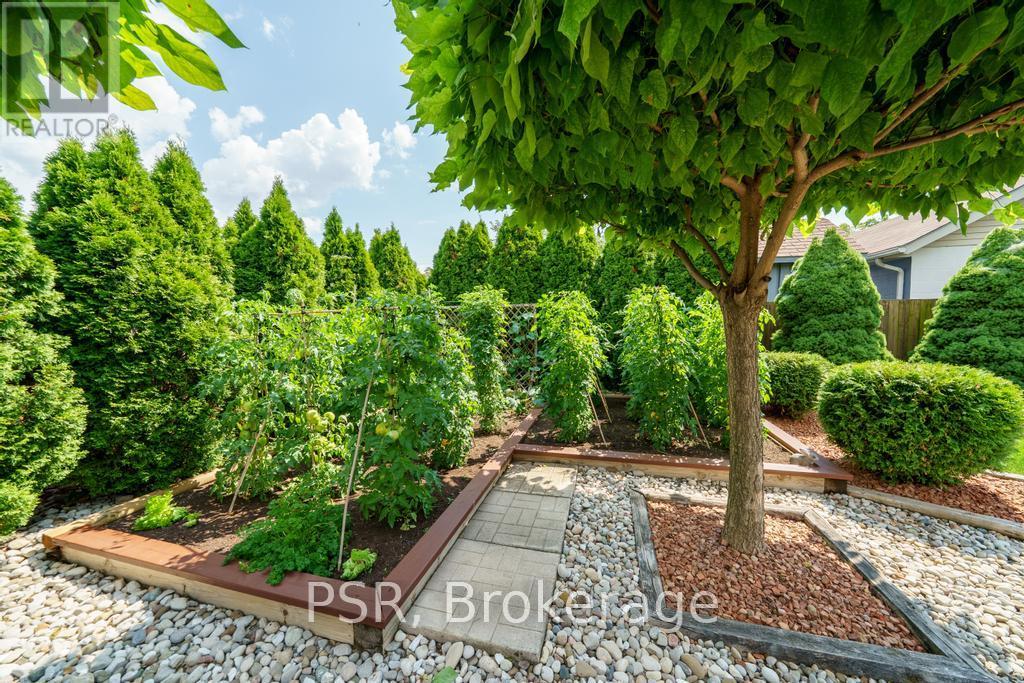 117 Sunrise Drive, Hamilton, Ontario  L8K 4C5 - Photo 46 - X12449481