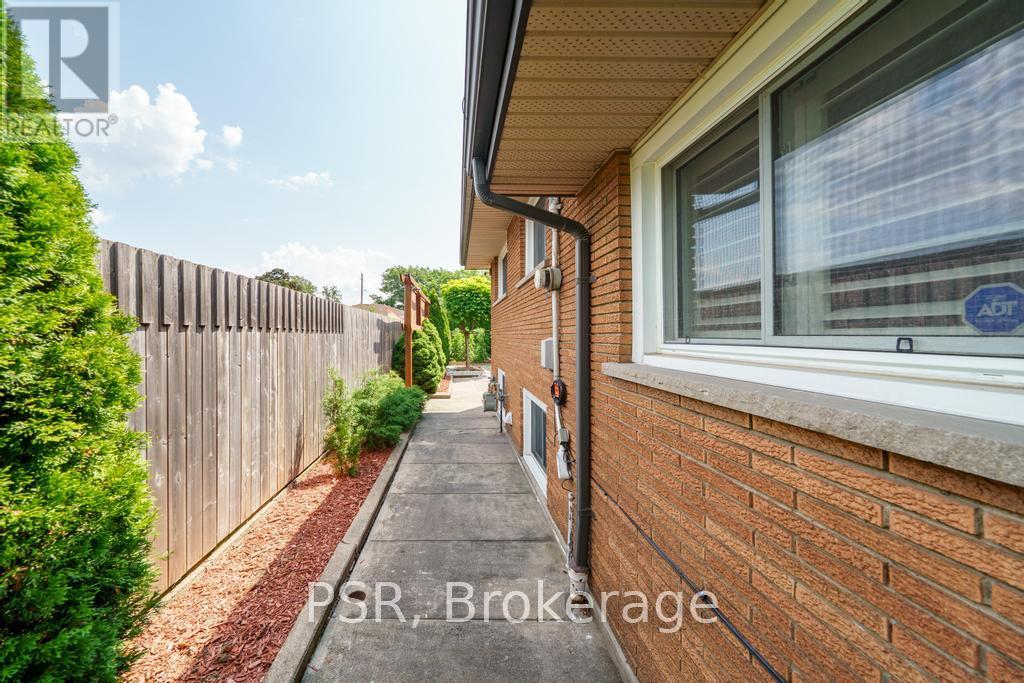 117 Sunrise Drive, Hamilton, Ontario  L8K 4C5 - Photo 48 - X12449481