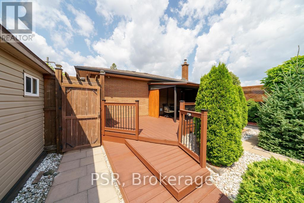 117 Sunrise Drive, Hamilton, Ontario  L8K 4C5 - Photo 49 - X12449481