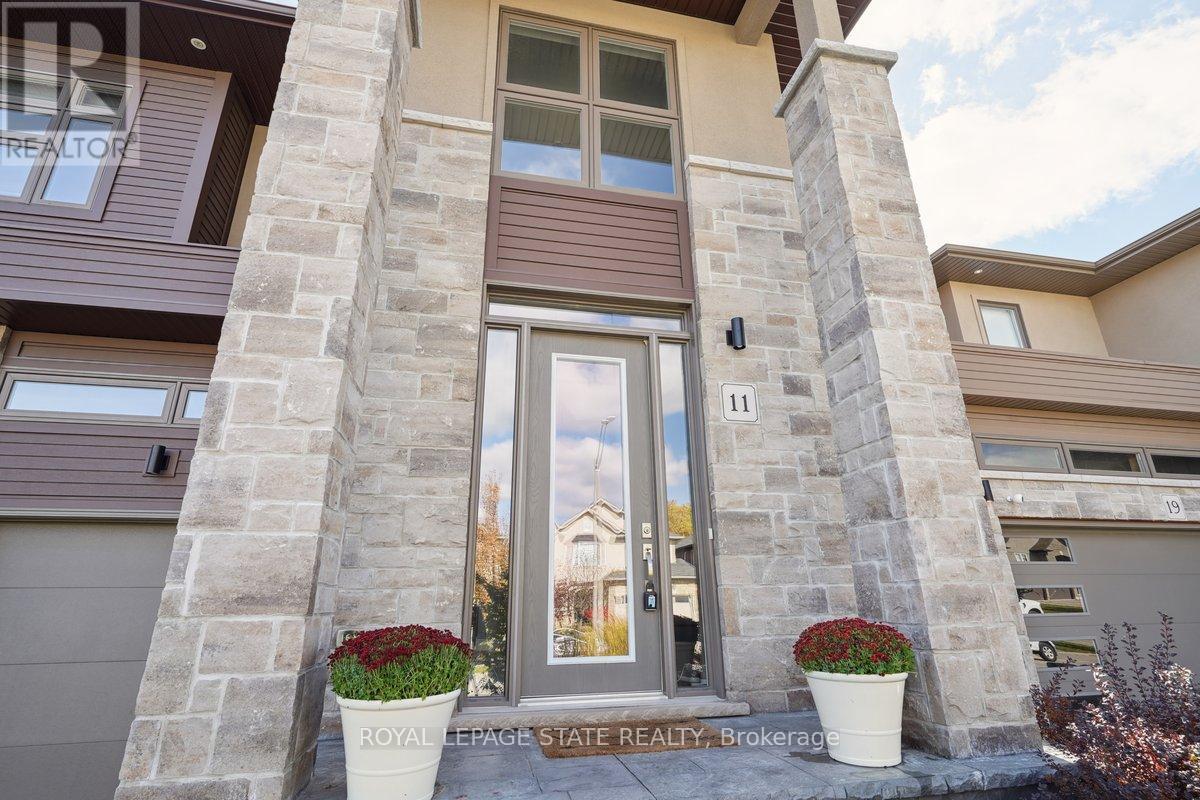 11 Secinaro Avenue, Hamilton (Ancaster), Ontario  L9G 0C6 - Photo 2 - X12449488
