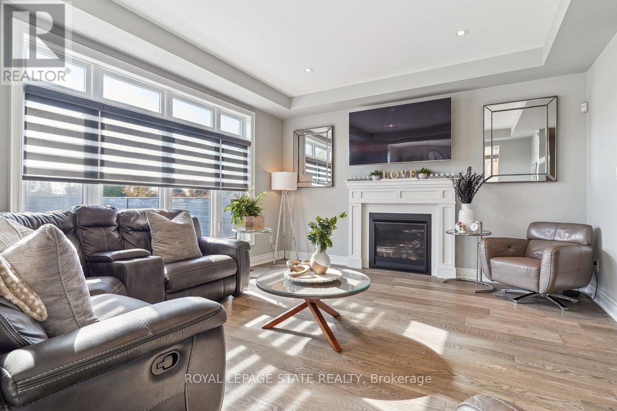 11 Secinaro Avenue, Hamilton (Ancaster), Ontario  L9G 0C6 - Photo 5 - X12449488