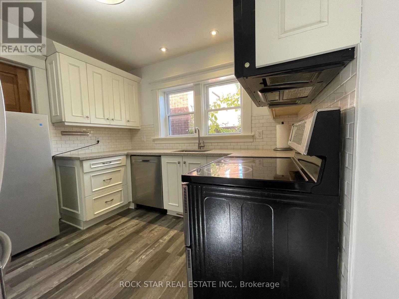 59 Laurel Street, Waterloo, Ontario  N2J 2H3 - Photo 10 - X12449498