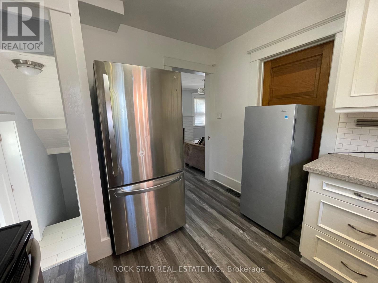 59 Laurel Street, Waterloo, Ontario  N2J 2H3 - Photo 11 - X12449498