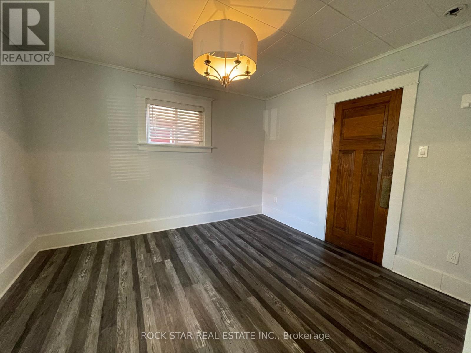 59 Laurel Street, Waterloo, Ontario  N2J 2H3 - Photo 12 - X12449498