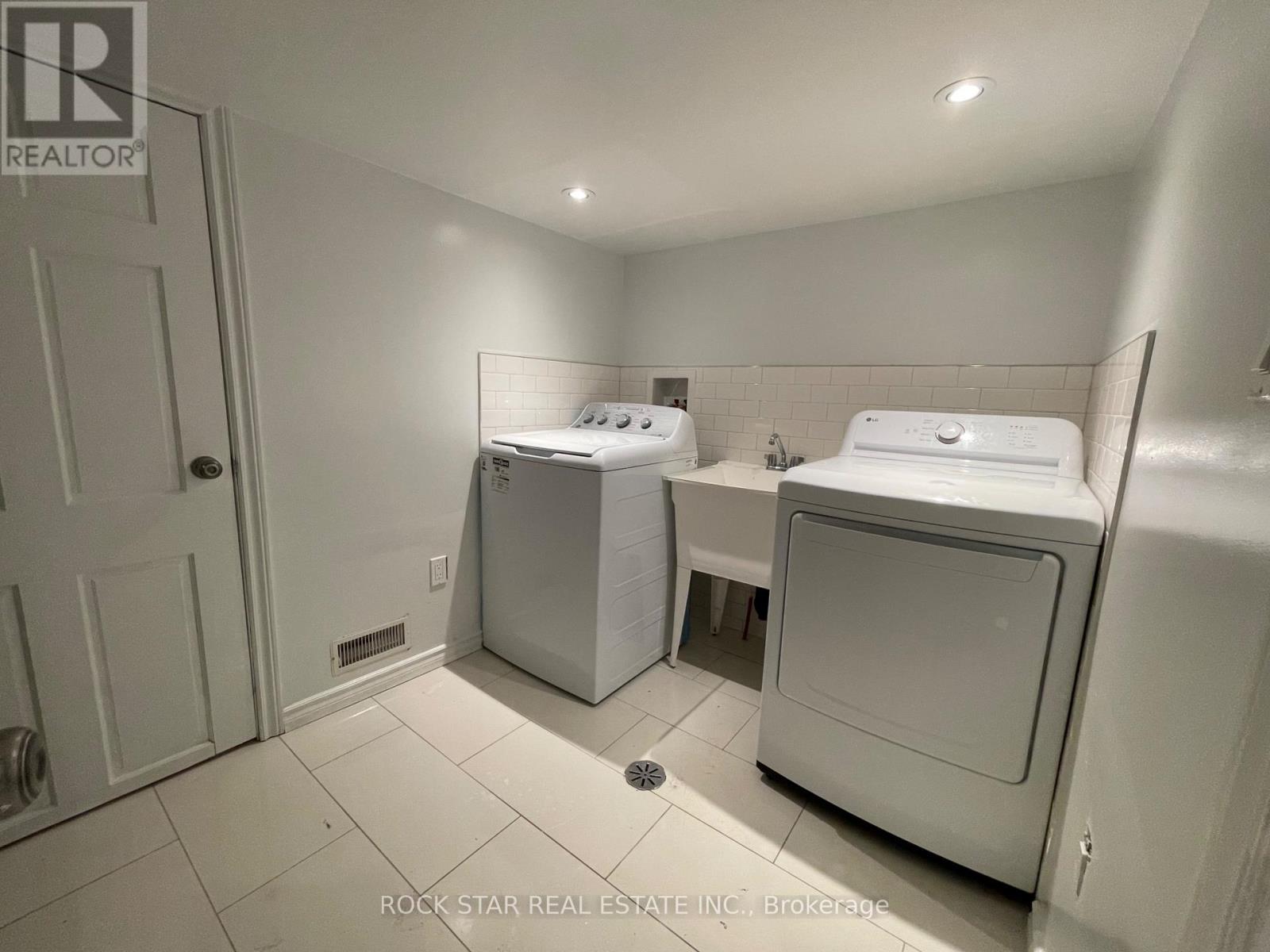 59 Laurel Street, Waterloo, Ontario  N2J 2H3 - Photo 27 - X12449498