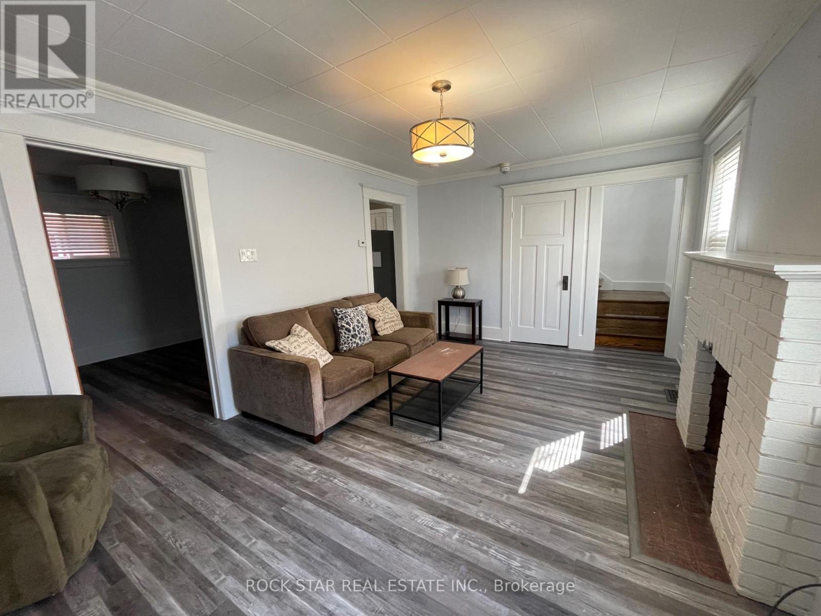 59 Laurel Street, Waterloo, Ontario  N2J 2H3 - Photo 5 - X12449498