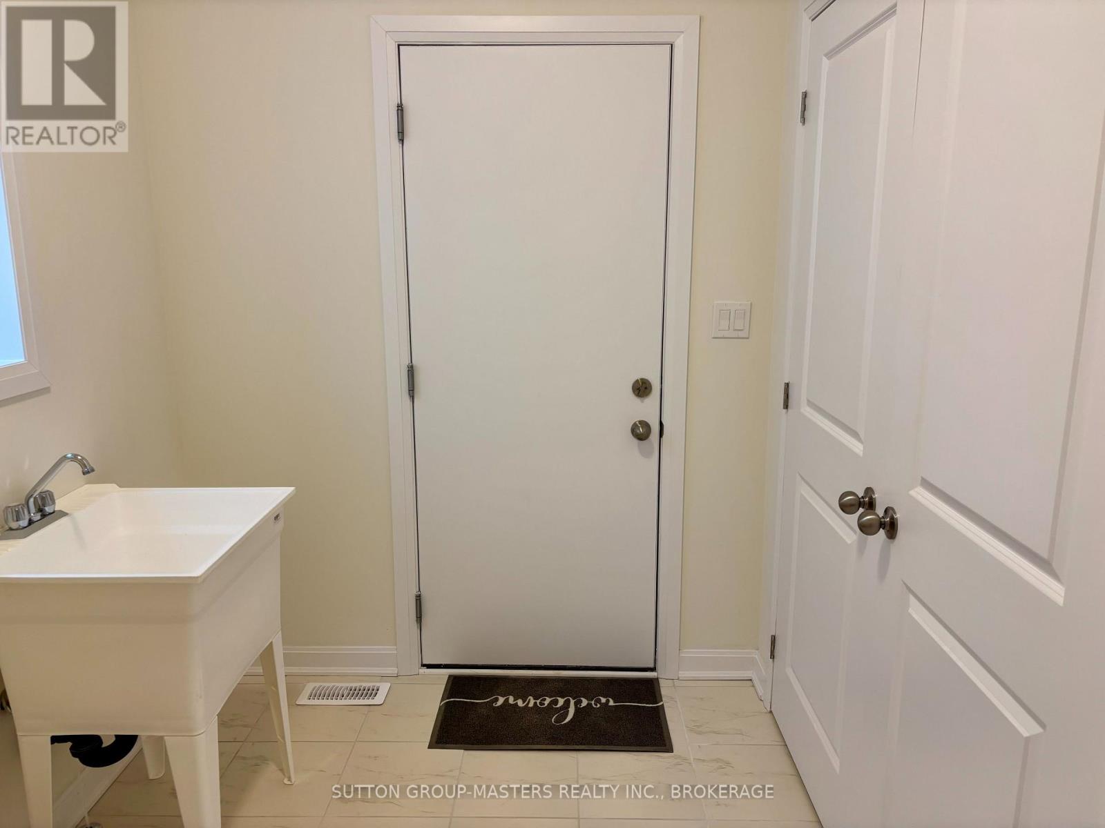 19 Oakmont Drive, Loyalist, Ontario  K0H 1G0 - Photo 15 - X12449648