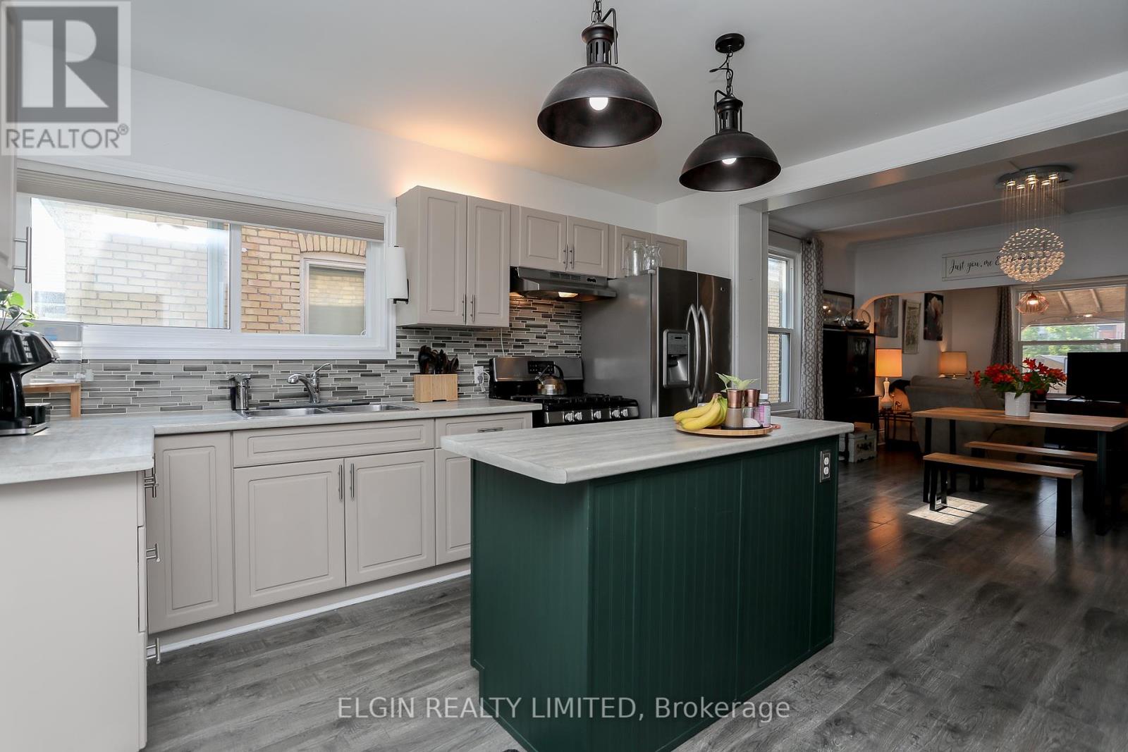 4 Antrim Street, St. Thomas, Ontario  N5P 1S3 - Photo 10 - X12446212