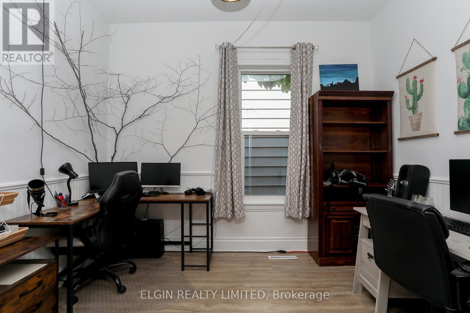 4 Antrim Street, St. Thomas, Ontario  N5P 1S3 - Photo 11 - X12446212