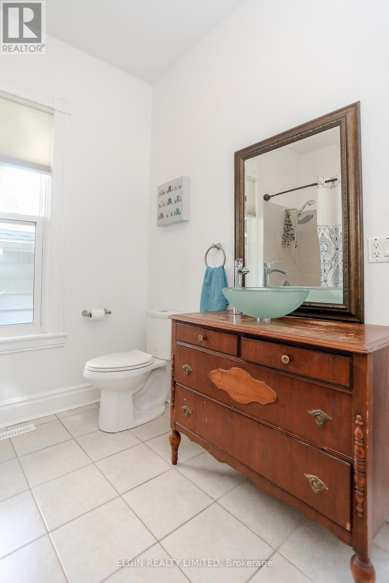 4 Antrim Street, St. Thomas, Ontario  N5P 1S3 - Photo 16 - X12446212