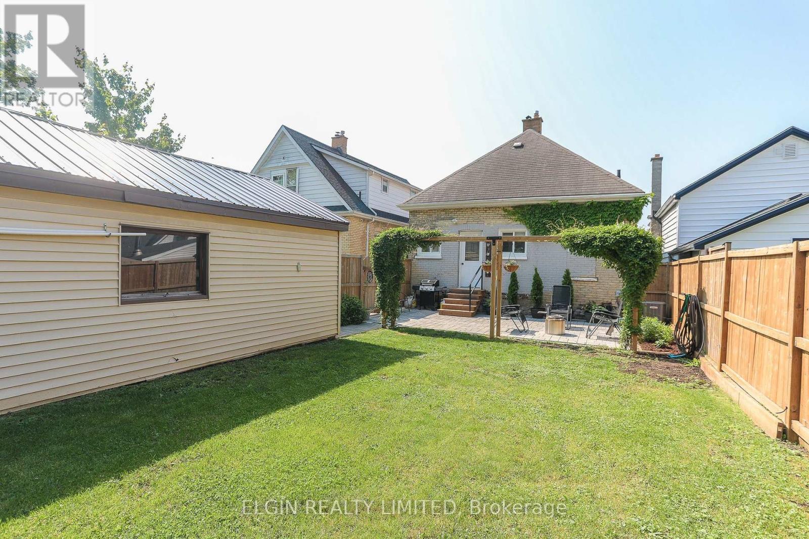 4 Antrim Street, St. Thomas, Ontario  N5P 1S3 - Photo 21 - X12446212