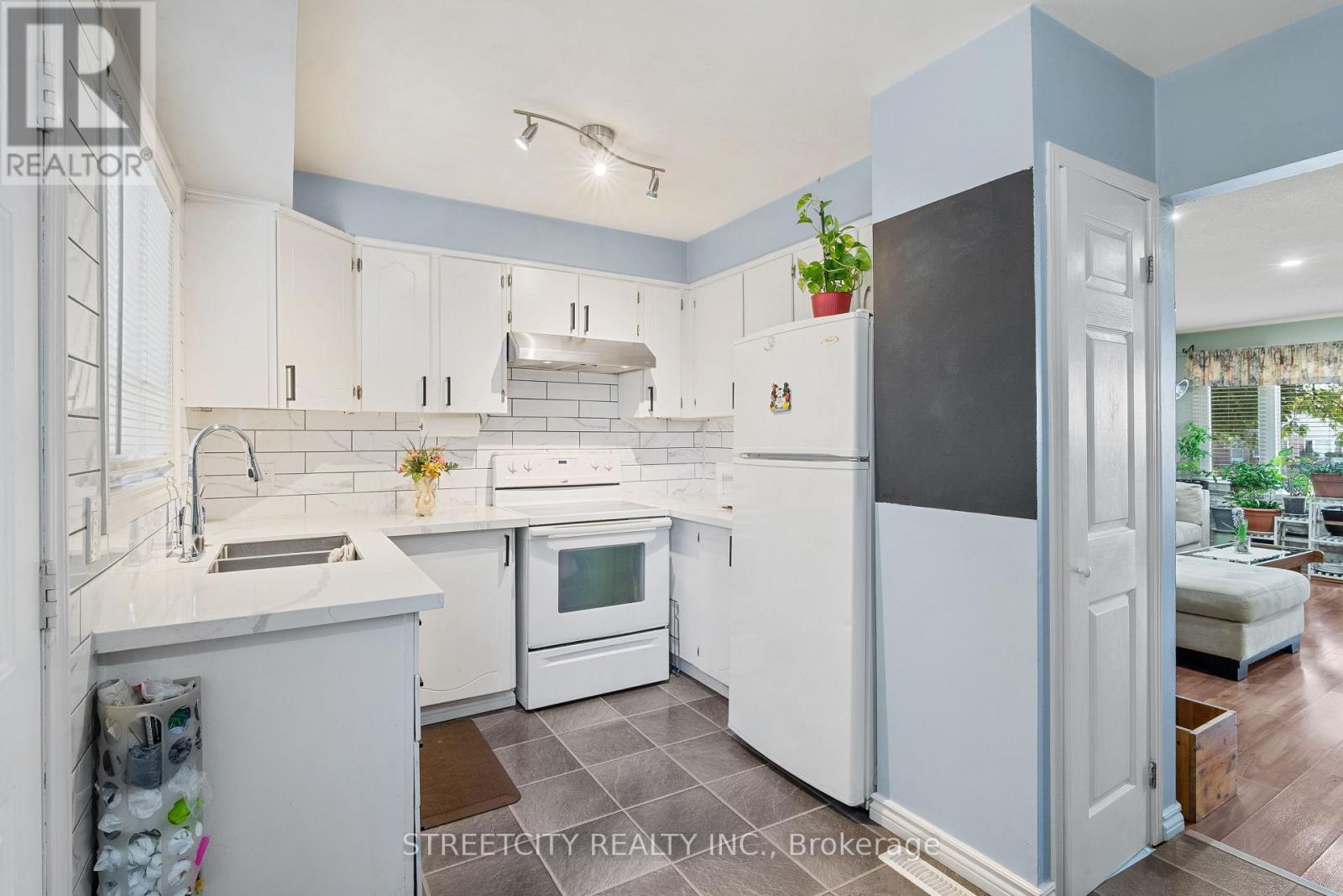 19 - 45 Gatewood Place, London East, Ontario  N5Y 5A4 - Photo 14 - X12449636