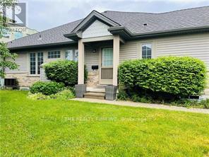 5 - 215 North Centre Road, London North, Ontario  N5X 4E3 - Photo 3 - X12449653
