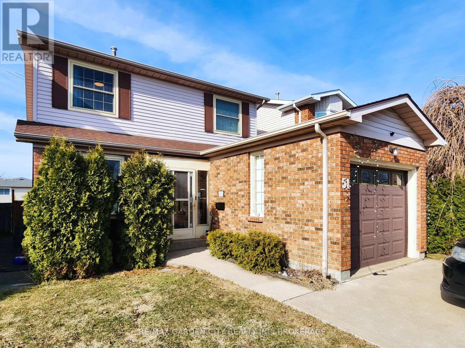 51 Dundee Drive, St. Catharines, Ontario  L2P 3S9 - Photo 1 - X12449087