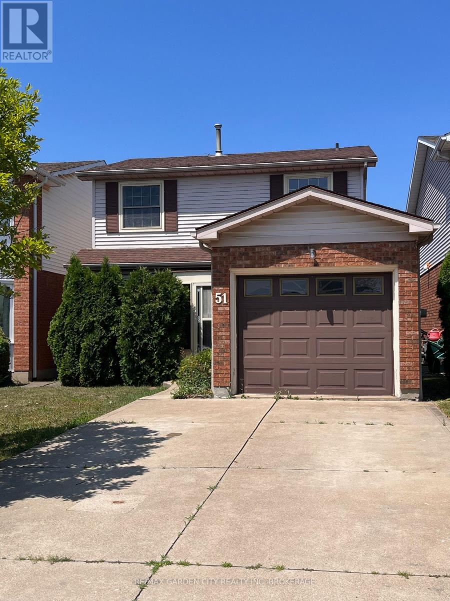 51 Dundee Drive, St. Catharines, Ontario  L2P 3S9 - Photo 2 - X12449087