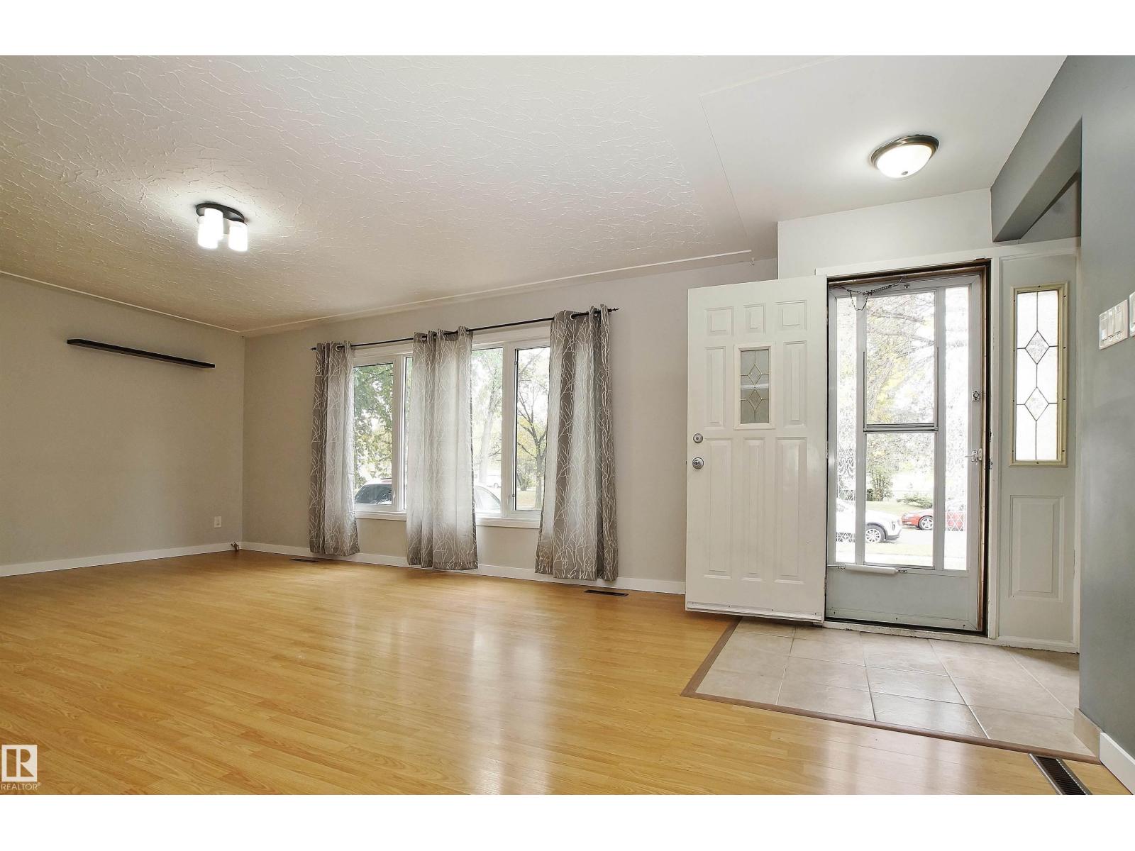 12415 80 St Nw, Edmonton, Alberta  T5B 2P8 - Photo 2 - E4461135