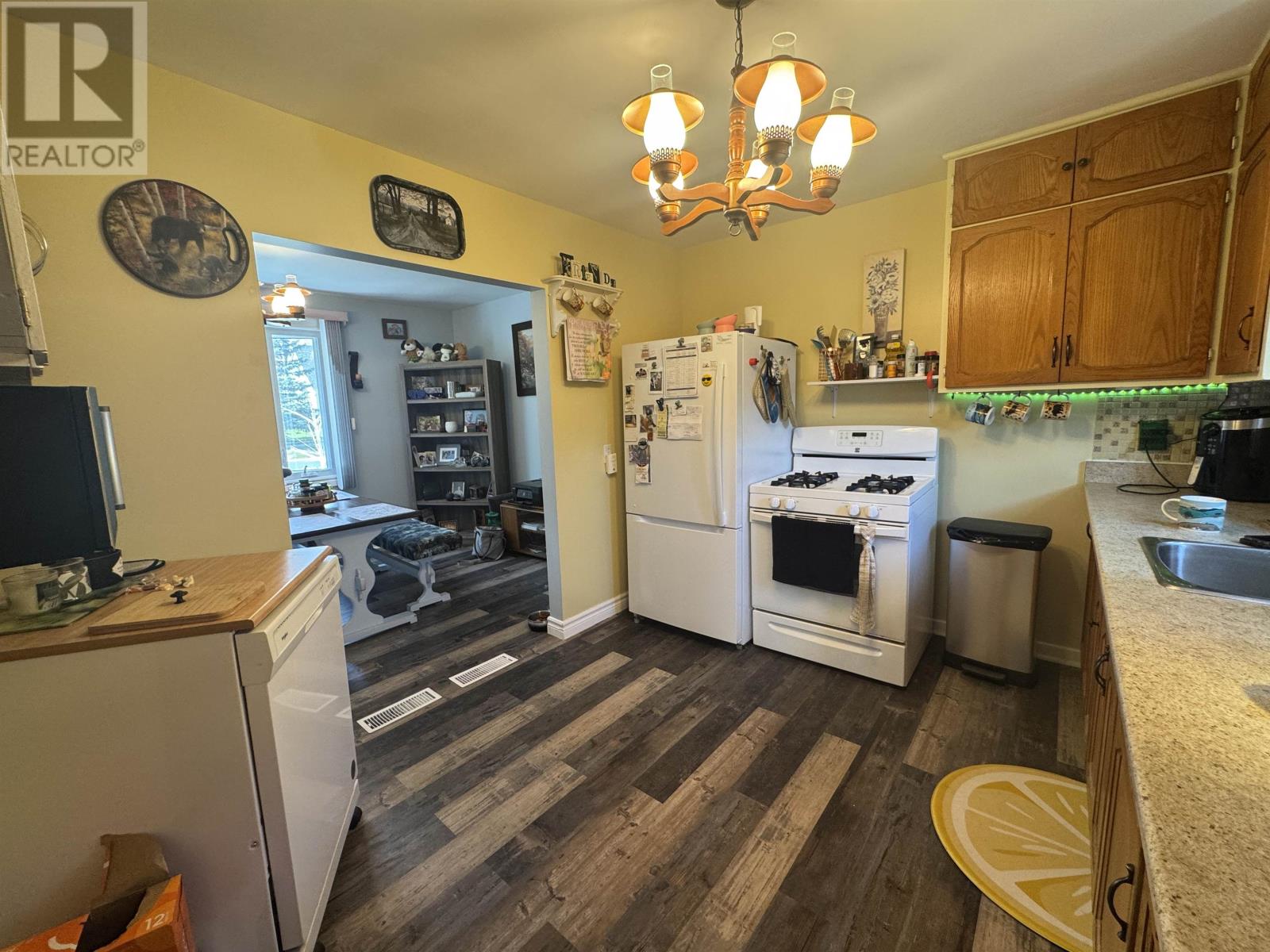 27 Adjala Ave, Manitouwadge, Ontario  P0T 2C0 - Photo 15 - TB253159