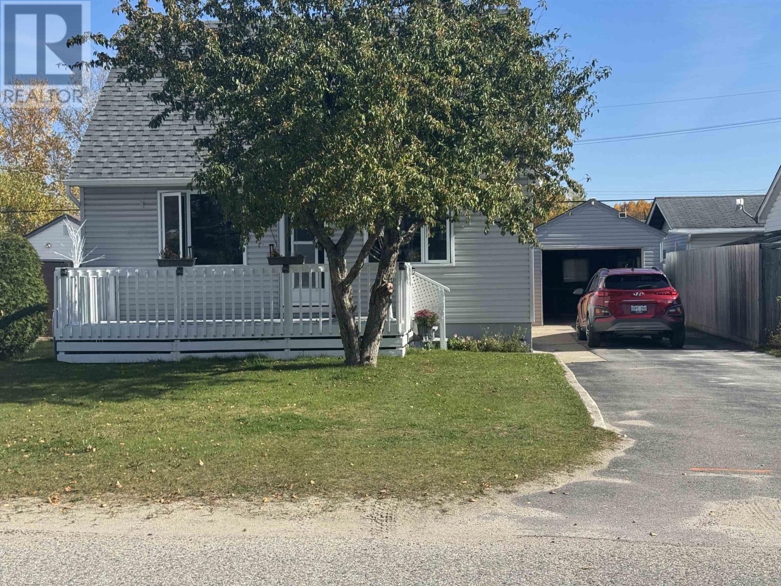 27 Adjala Ave, Manitouwadge, Ontario  P0T 2C0 - Photo 2 - TB253159