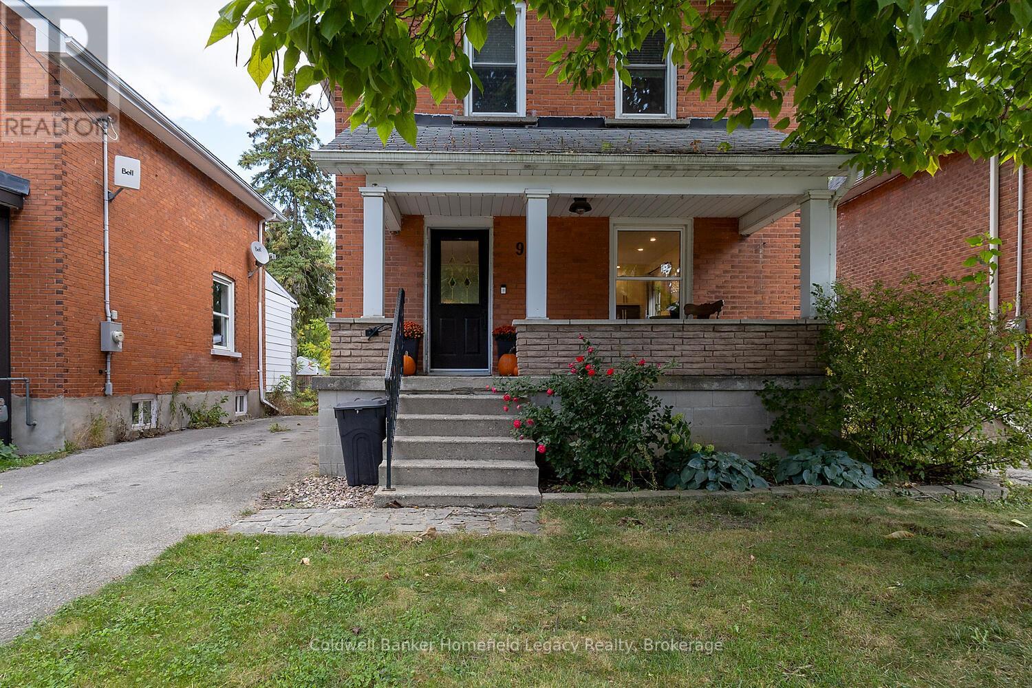 95 Mcnab Street, Stratford, Ontario  N5A 1Z3 - Photo 2 - X12449685