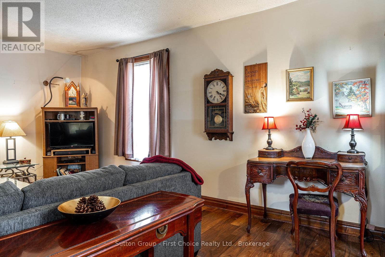 141 Perth Street, Stratford, Ontario  N5A 3Y1 - Photo 10 - X12449719