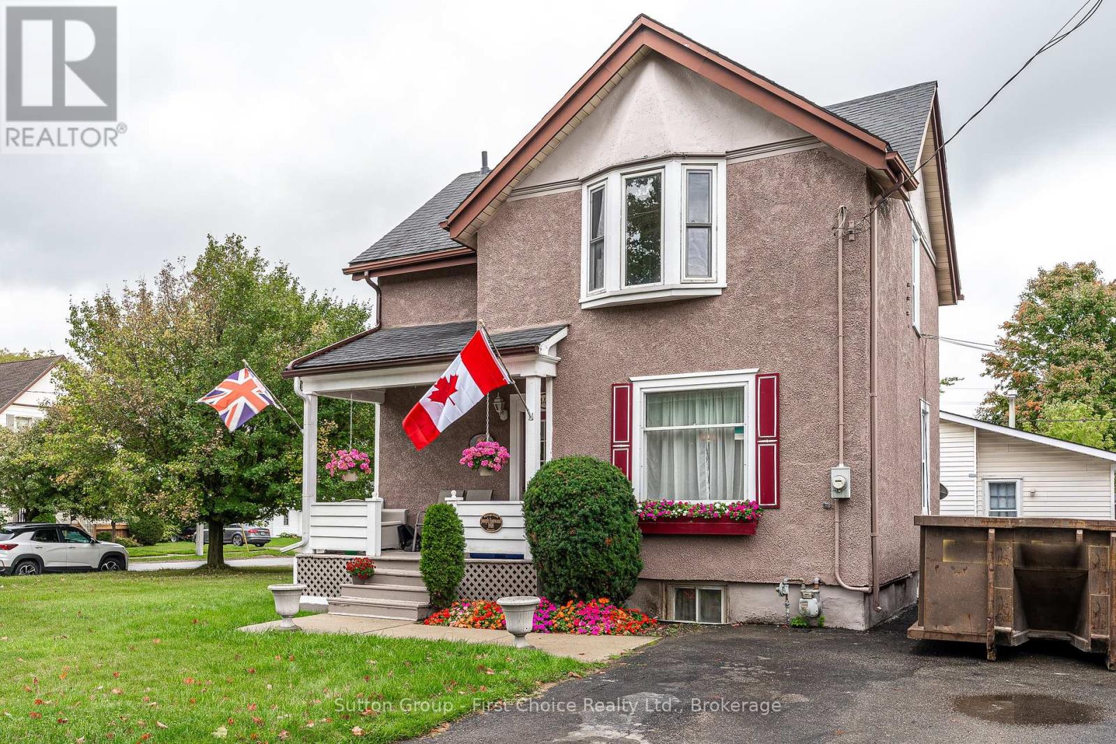 141 Perth Street, Stratford, Ontario  N5A 3Y1 - Photo 2 - X12449719