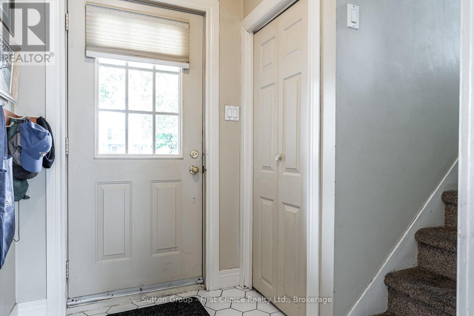 141 Perth Street, Stratford, Ontario  N5A 3Y1 - Photo 6 - X12449719