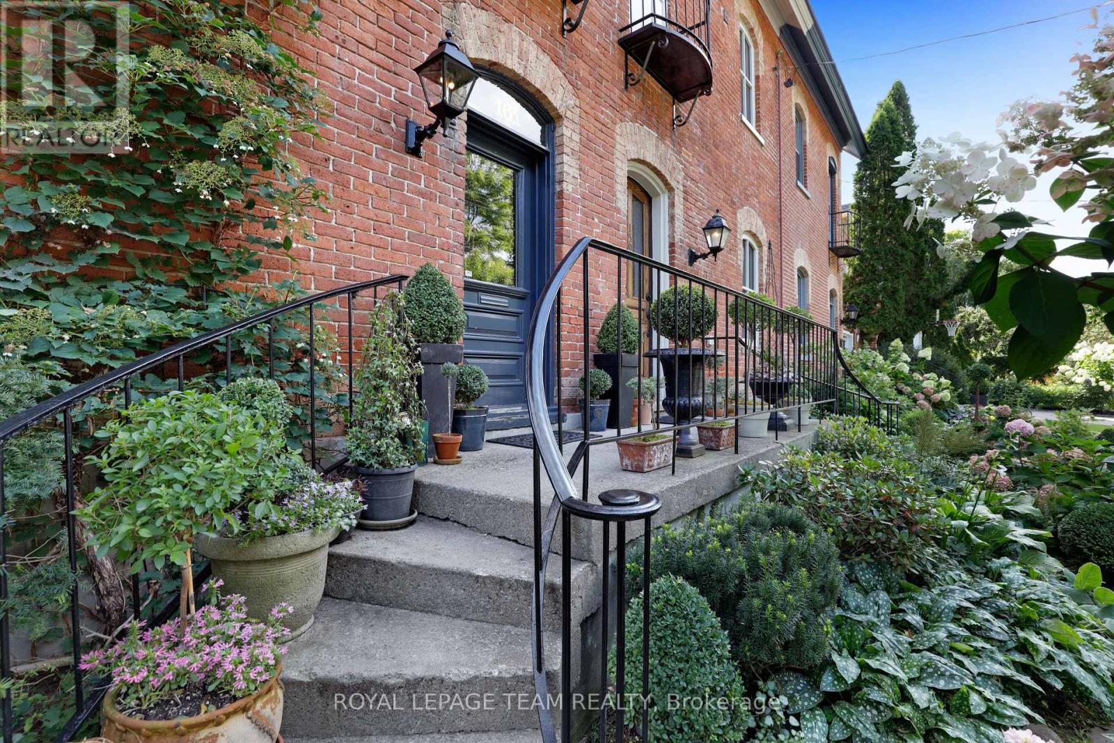 161 Mackay Street, Ottawa, Ontario  K1M 2B5 - Photo 3 - X12449662