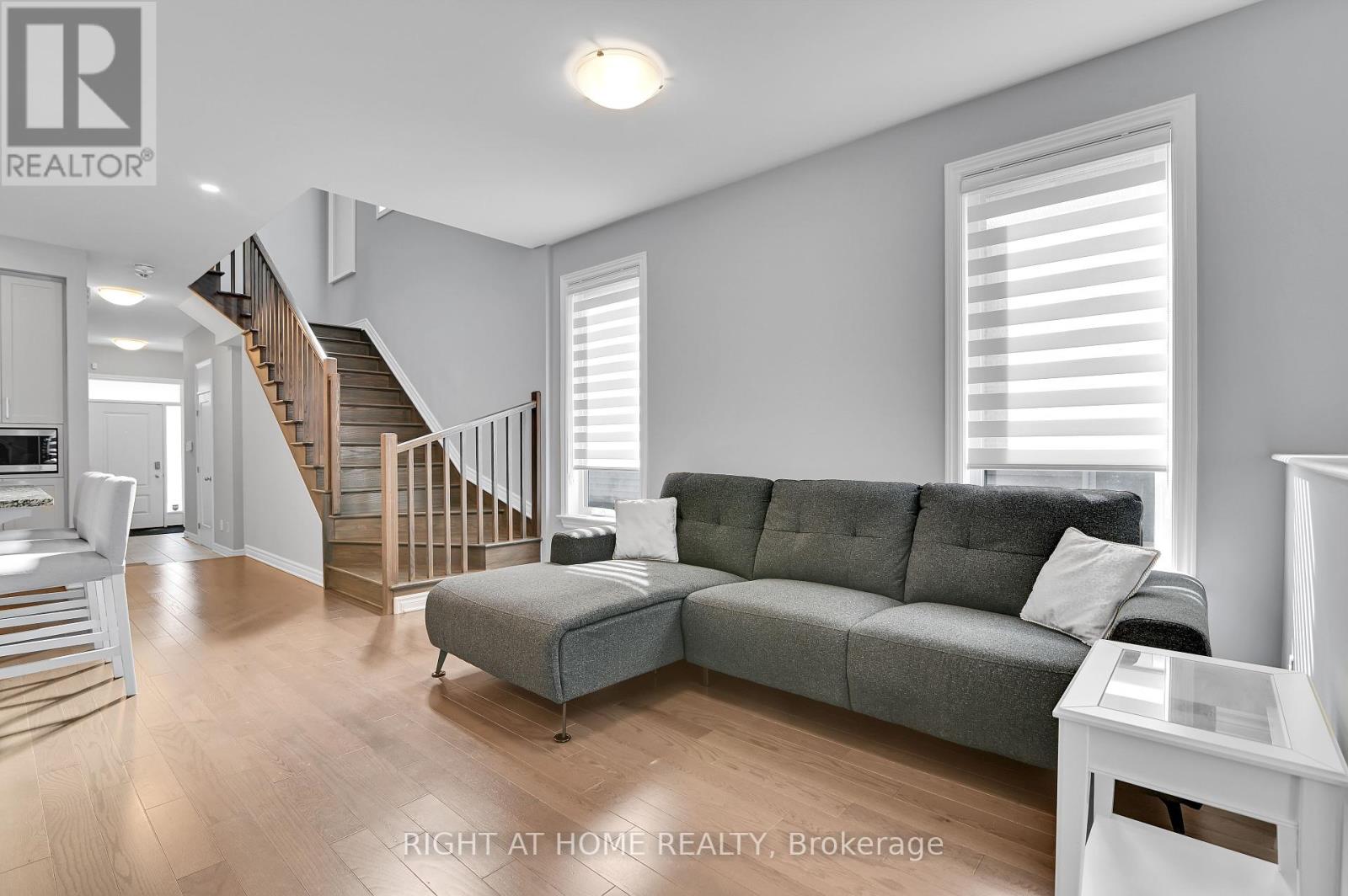 530 Muscari Street, Ottawa, Ontario  K1T 0S3 - Photo 11 - X12449668