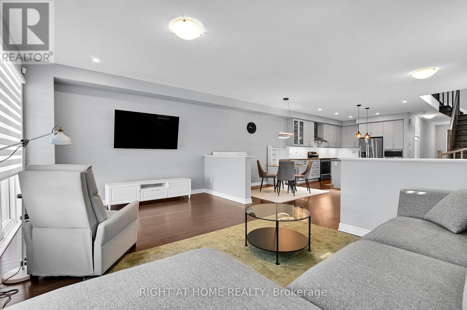 530 Muscari Street, Ottawa, Ontario  K1T 0S3 - Photo 14 - X12449668