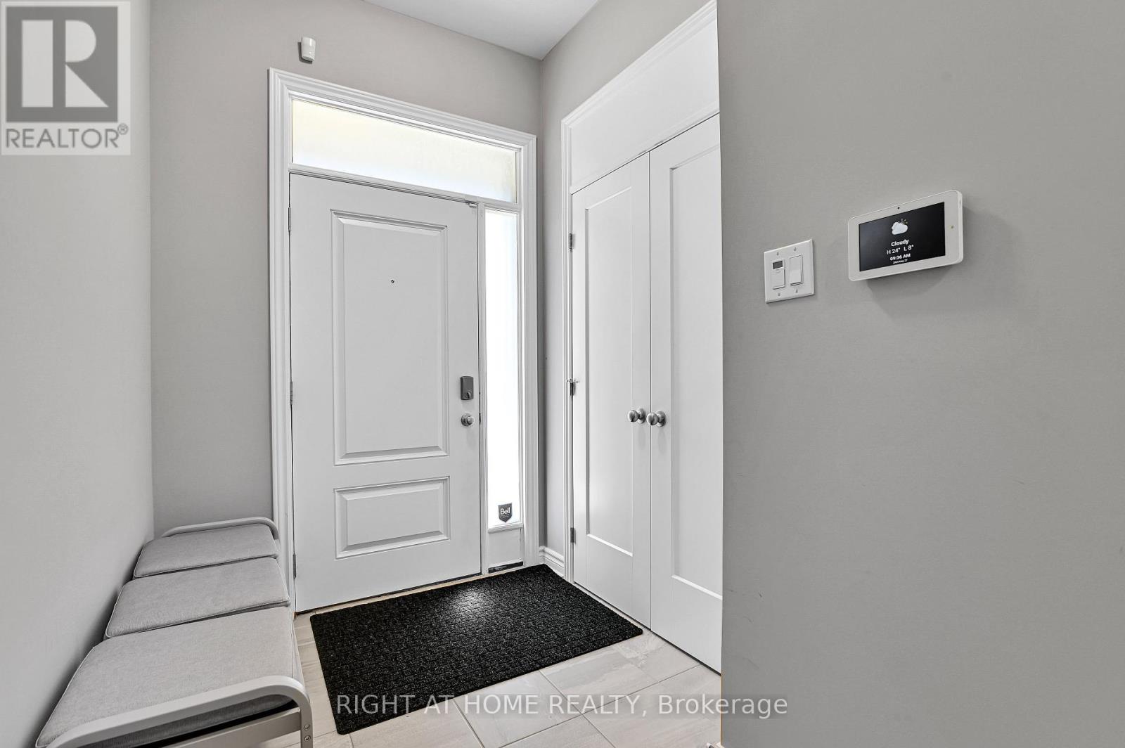 530 Muscari Street, Ottawa, Ontario  K1T 0S3 - Photo 3 - X12449668