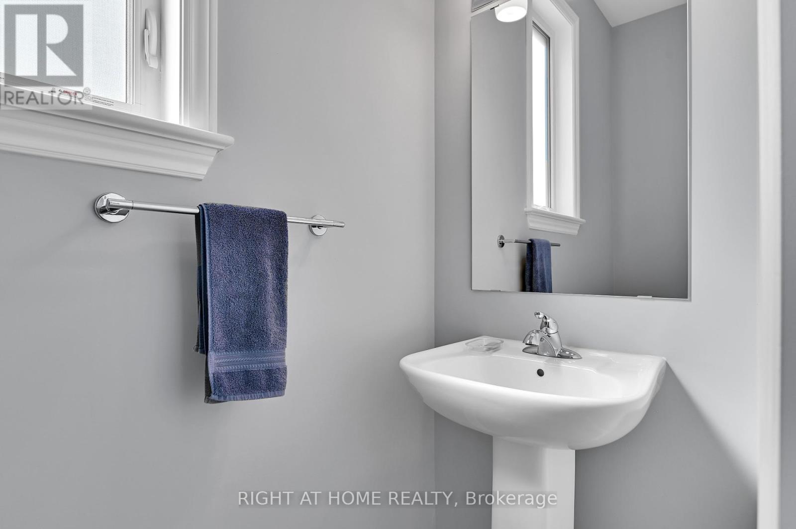 530 Muscari Street, Ottawa, Ontario  K1T 0S3 - Photo 4 - X12449668