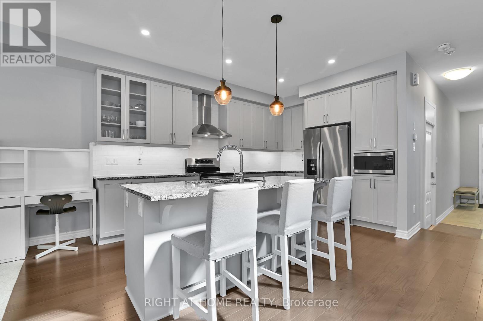 530 Muscari Street, Ottawa, Ontario  K1T 0S3 - Photo 5 - X12449668