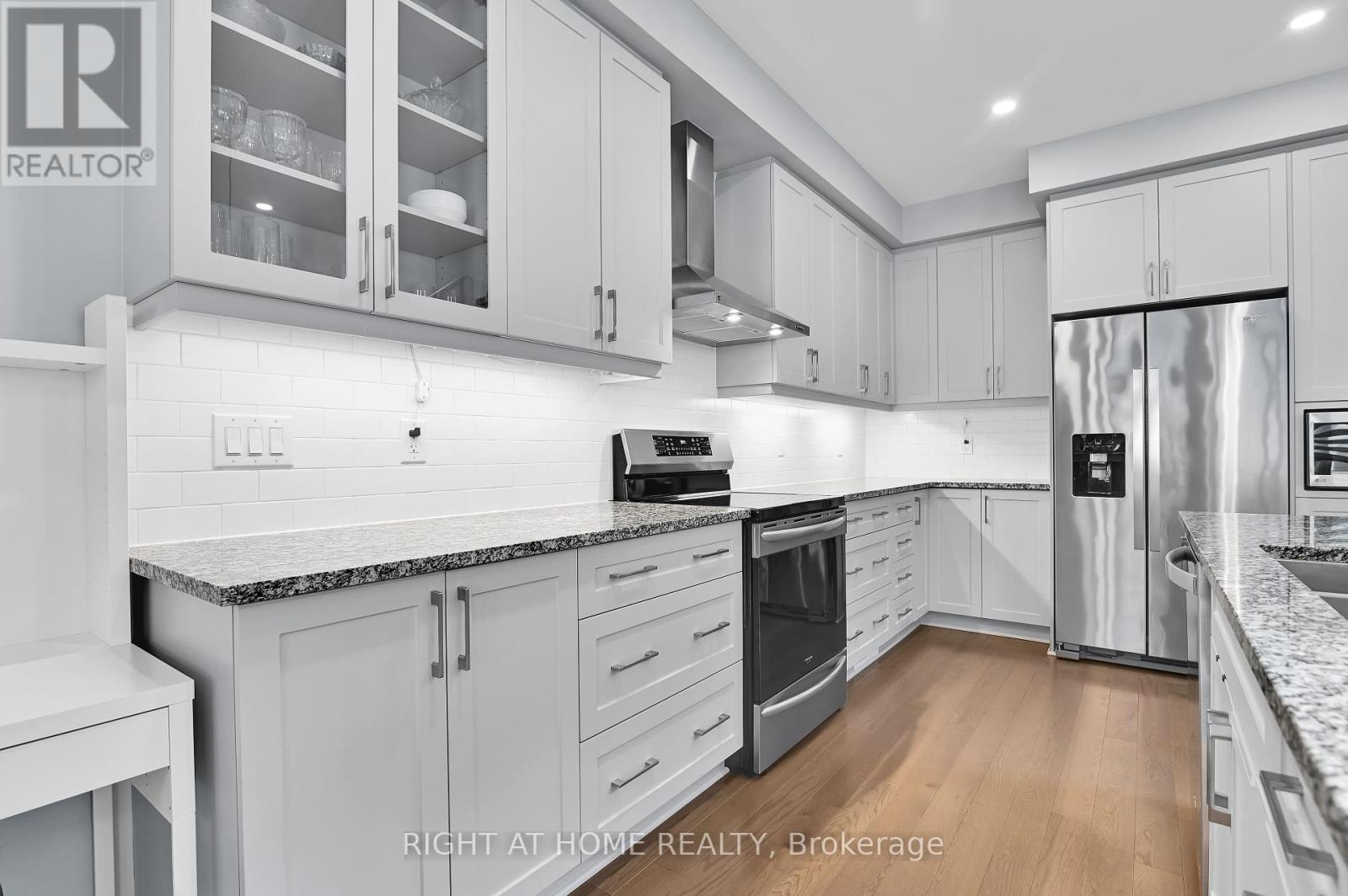530 Muscari Street, Ottawa, Ontario  K1T 0S3 - Photo 6 - X12449668