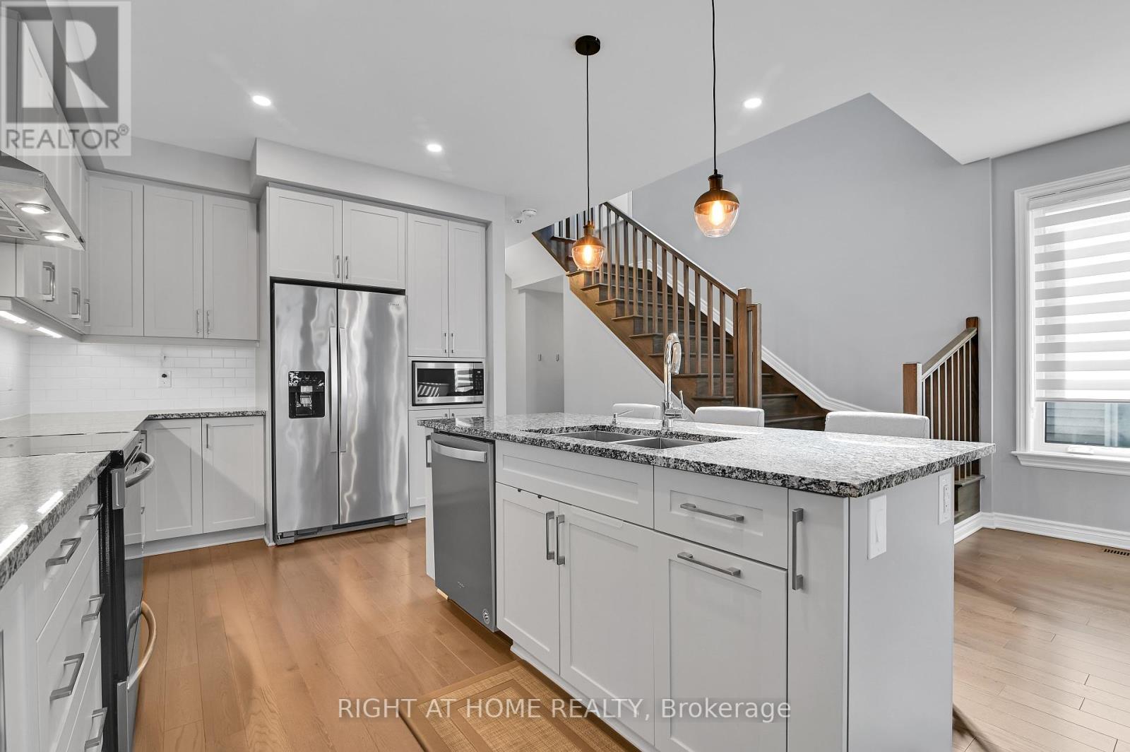 530 Muscari Street, Ottawa, Ontario  K1T 0S3 - Photo 7 - X12449668
