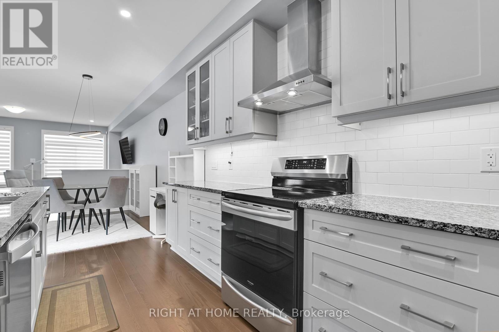 530 Muscari Street, Ottawa, Ontario  K1T 0S3 - Photo 8 - X12449668