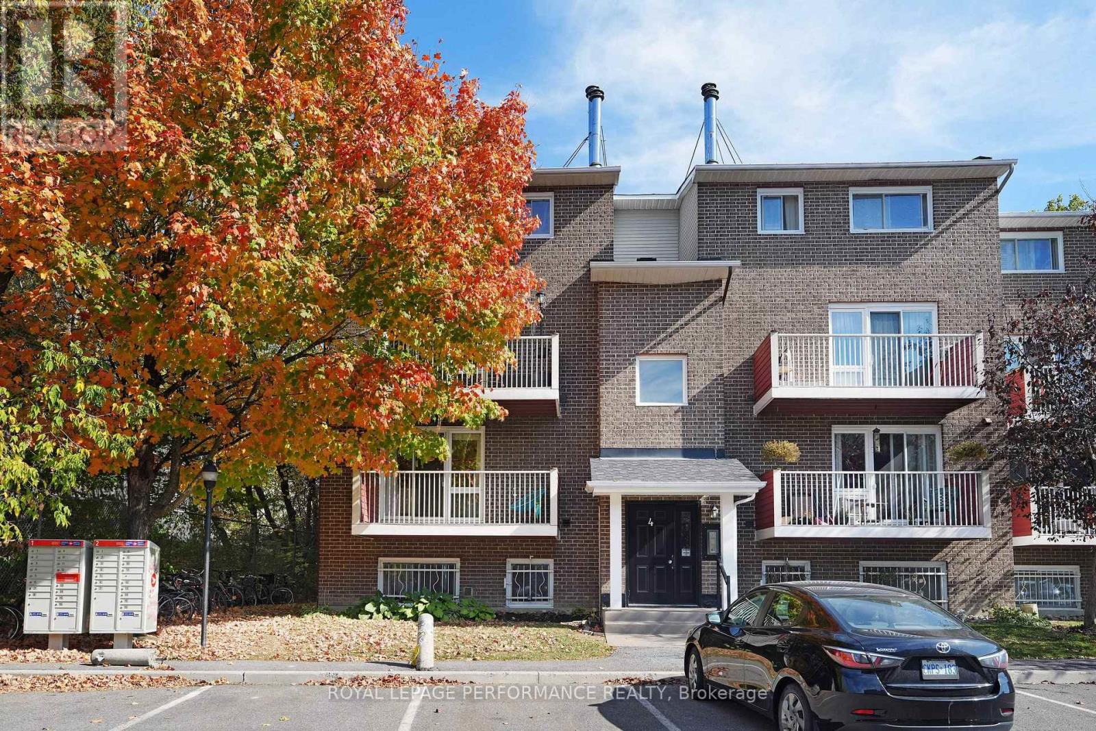402 - 1589 ST BERNARD STREET, Ottawa, Ontario