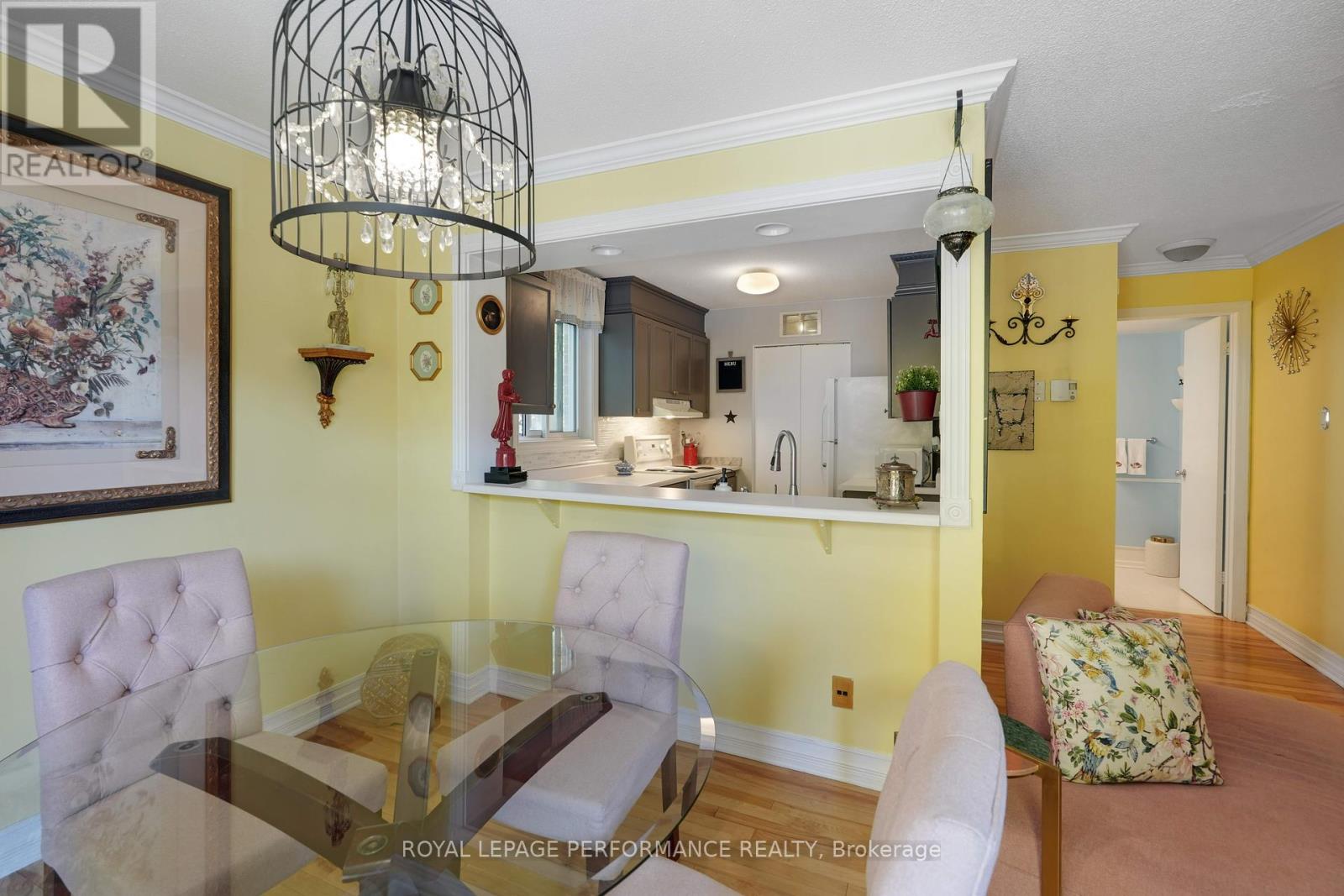 402 - 1589 St Bernard Street, Ottawa, Ontario  K1T 3H8 - Photo 10 - X12449682