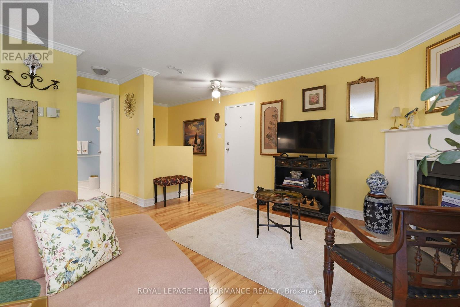 402 - 1589 St Bernard Street, Ottawa, Ontario  K1T 3H8 - Photo 11 - X12449682