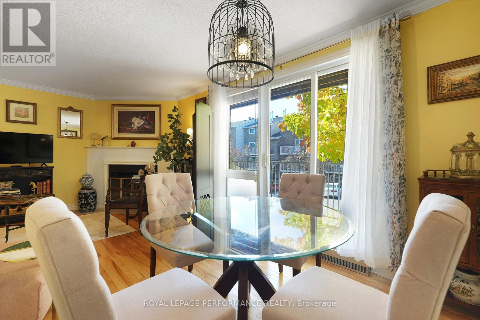402 - 1589 St Bernard Street, Ottawa, Ontario  K1T 3H8 - Photo 12 - X12449682