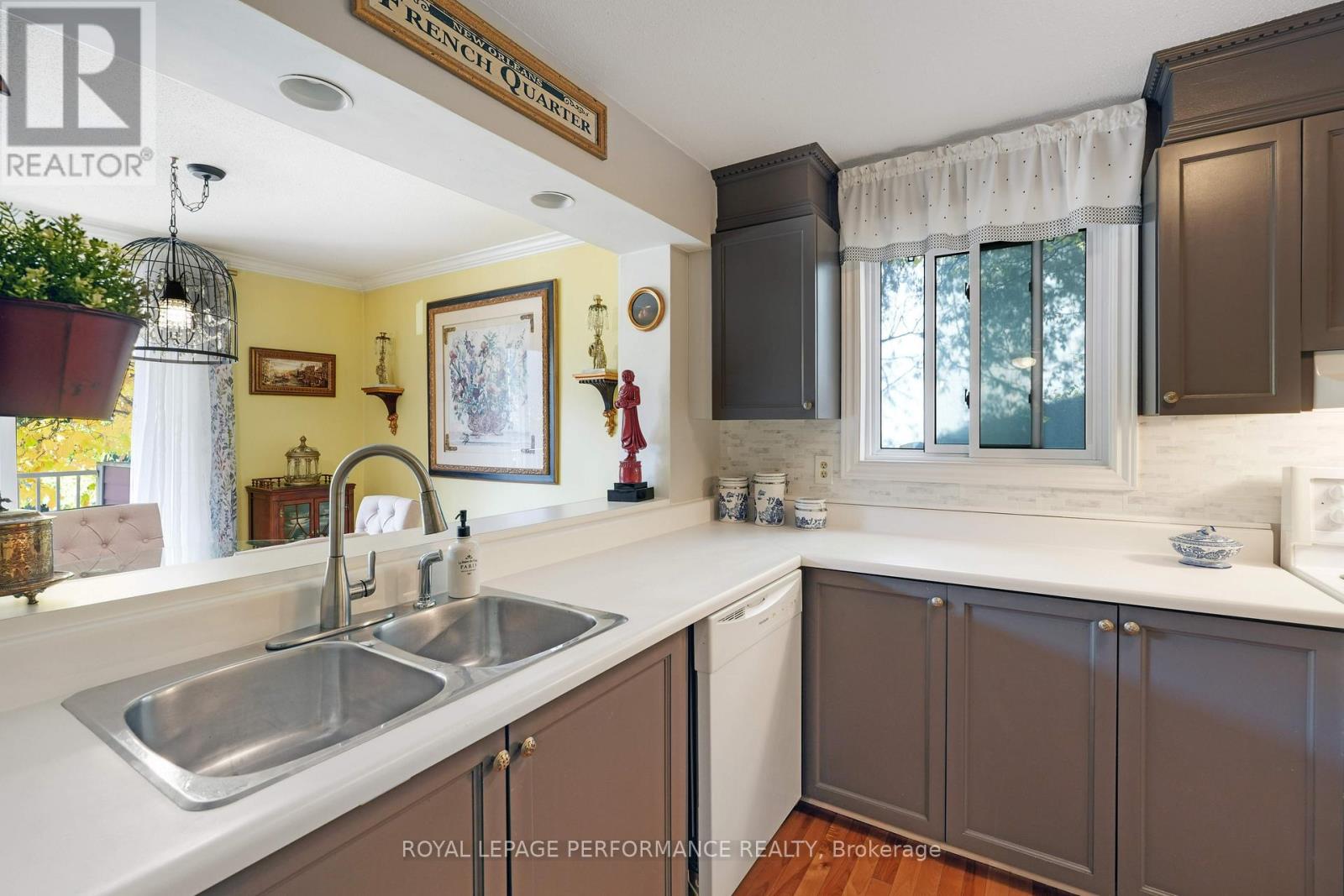 402 - 1589 St Bernard Street, Ottawa, Ontario  K1T 3H8 - Photo 15 - X12449682