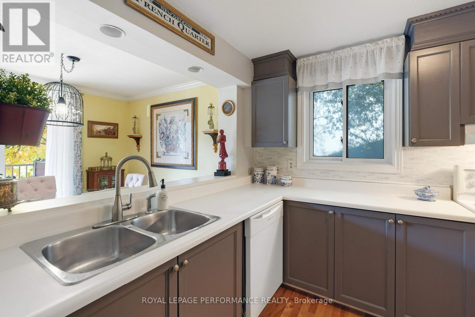 402 - 1589 St Bernard Street, Ottawa, Ontario  K1T 3H8 - Photo 16 - X12449682