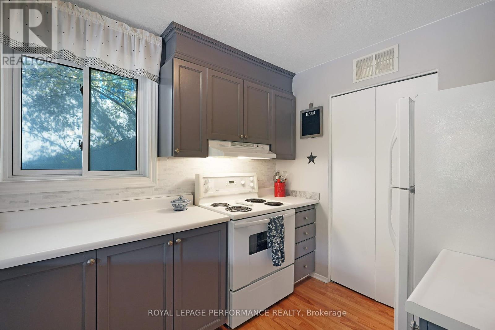 402 - 1589 St Bernard Street, Ottawa, Ontario  K1T 3H8 - Photo 17 - X12449682