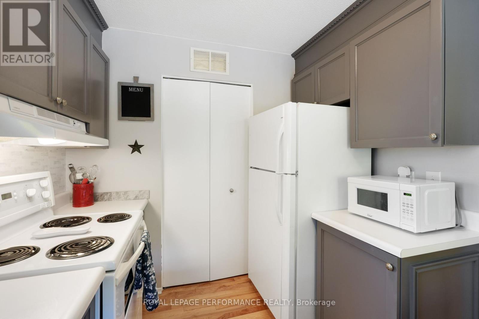 402 - 1589 St Bernard Street, Ottawa, Ontario  K1T 3H8 - Photo 18 - X12449682