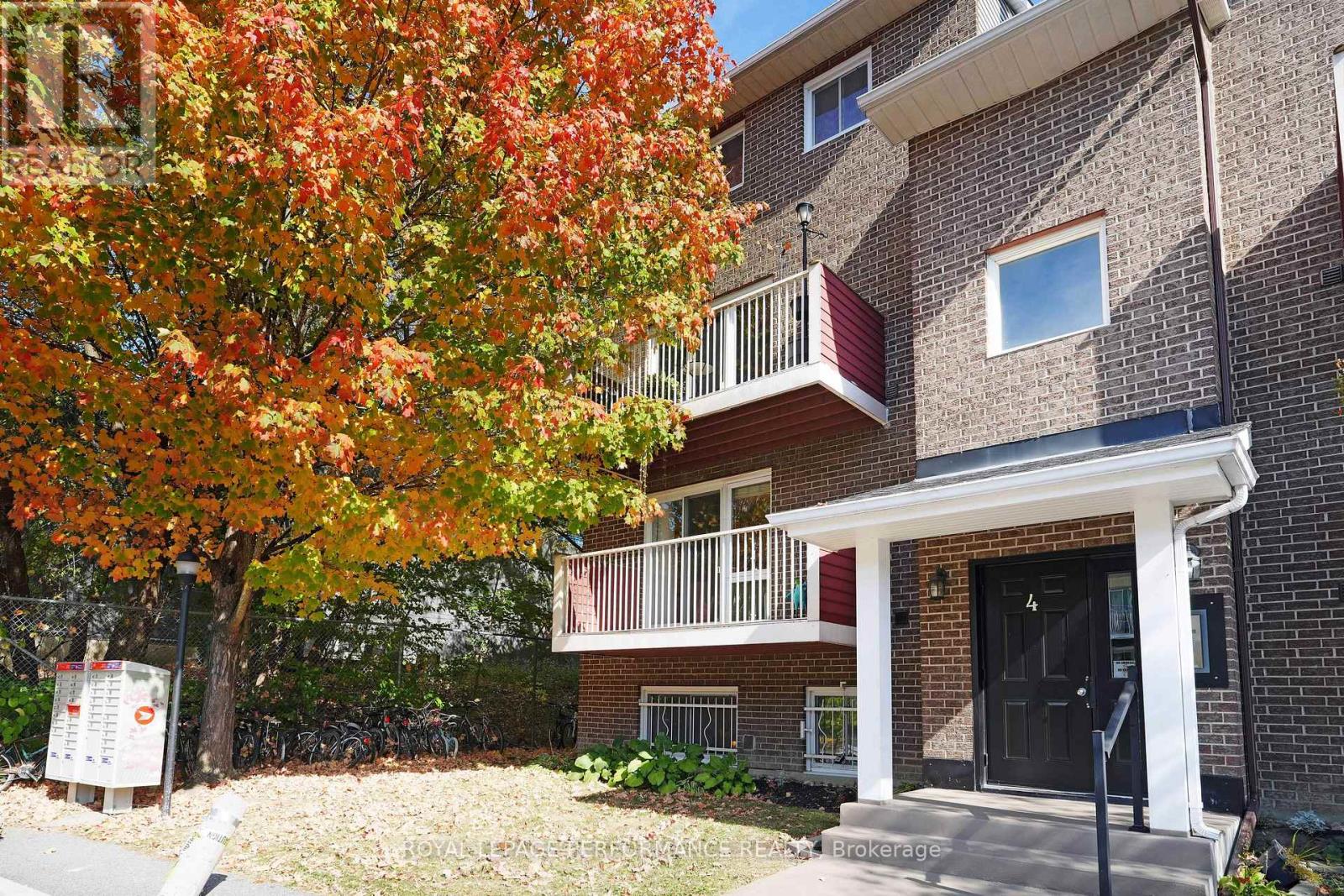 402 - 1589 St Bernard Street, Ottawa, Ontario  K1T 3H8 - Photo 2 - X12449682