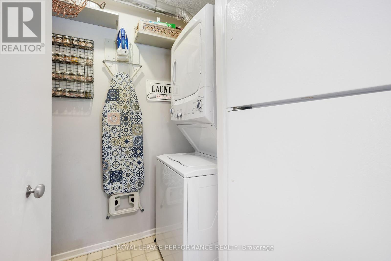 402 - 1589 St Bernard Street, Ottawa, Ontario  K1T 3H8 - Photo 20 - X12449682