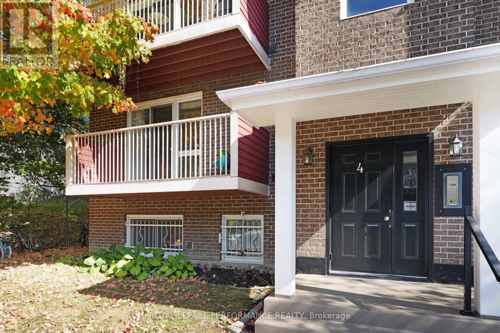 402 - 1589 St Bernard Street, Ottawa, Ontario  K1T 3H8 - Photo 3 - X12449682