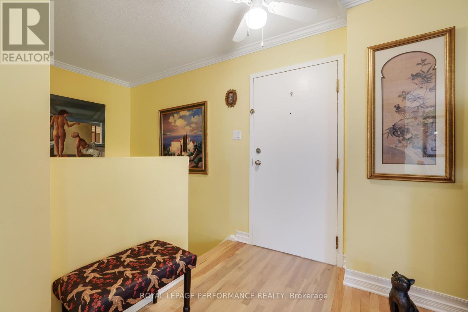 402 - 1589 St Bernard Street, Ottawa, Ontario  K1T 3H8 - Photo 4 - X12449682