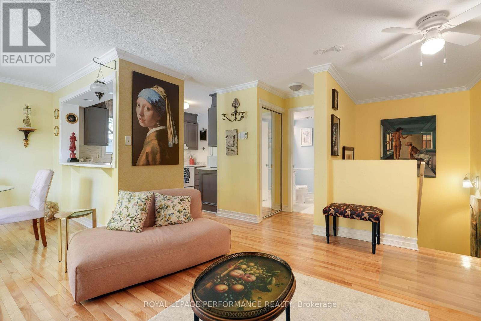 402 - 1589 St Bernard Street, Ottawa, Ontario  K1T 3H8 - Photo 7 - X12449682