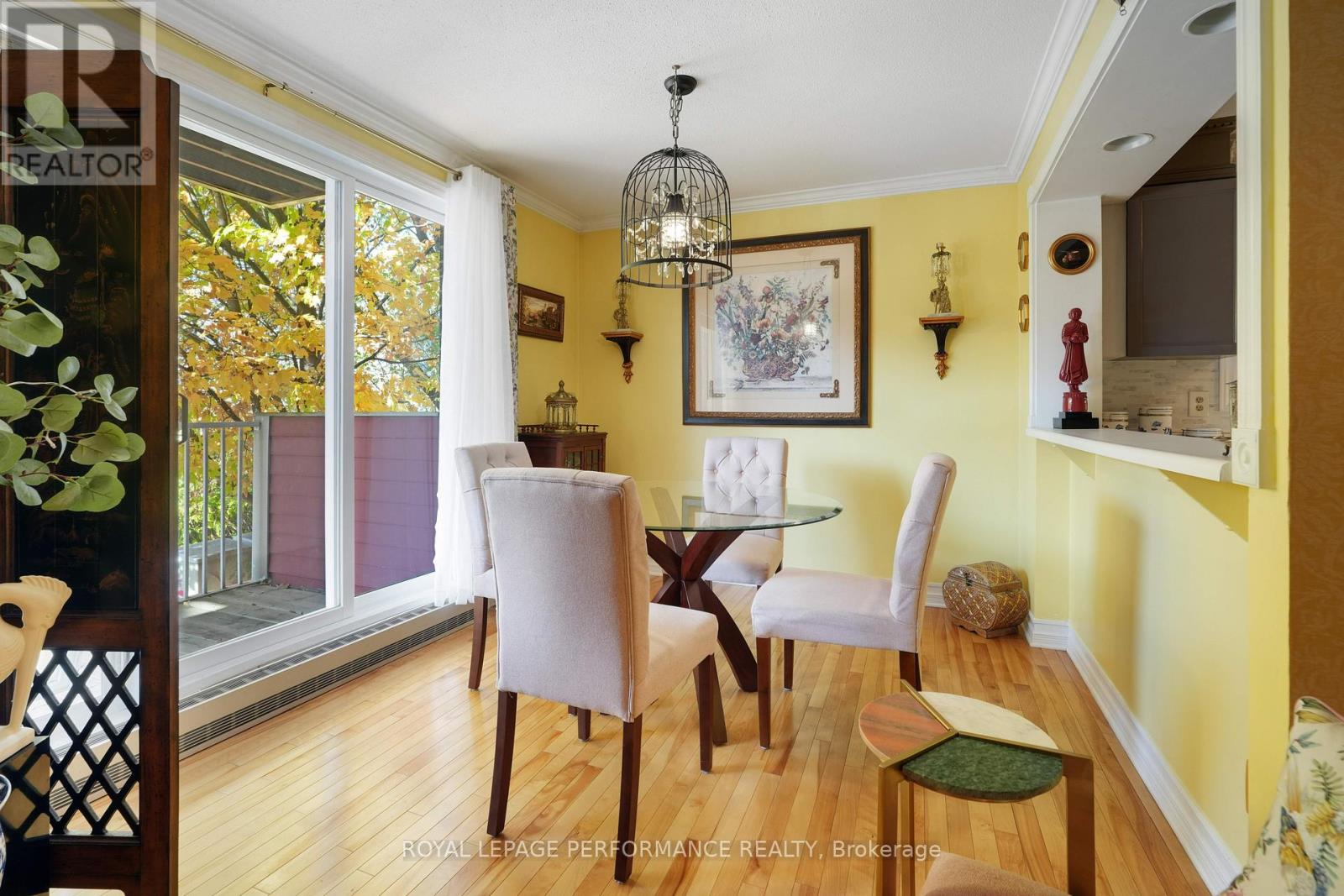 402 - 1589 St Bernard Street, Ottawa, Ontario  K1T 3H8 - Photo 8 - X12449682